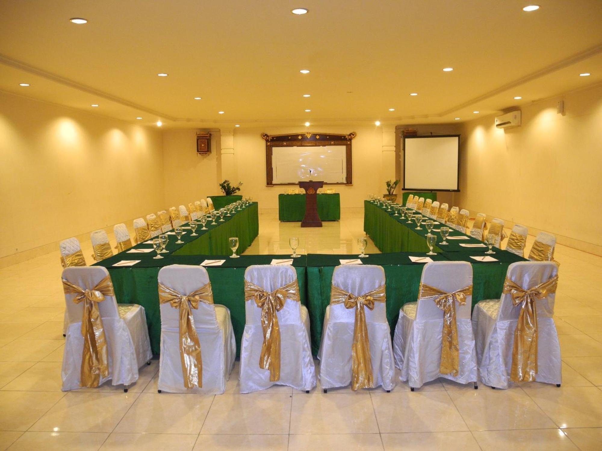 Grand Rosela Hotel 2*